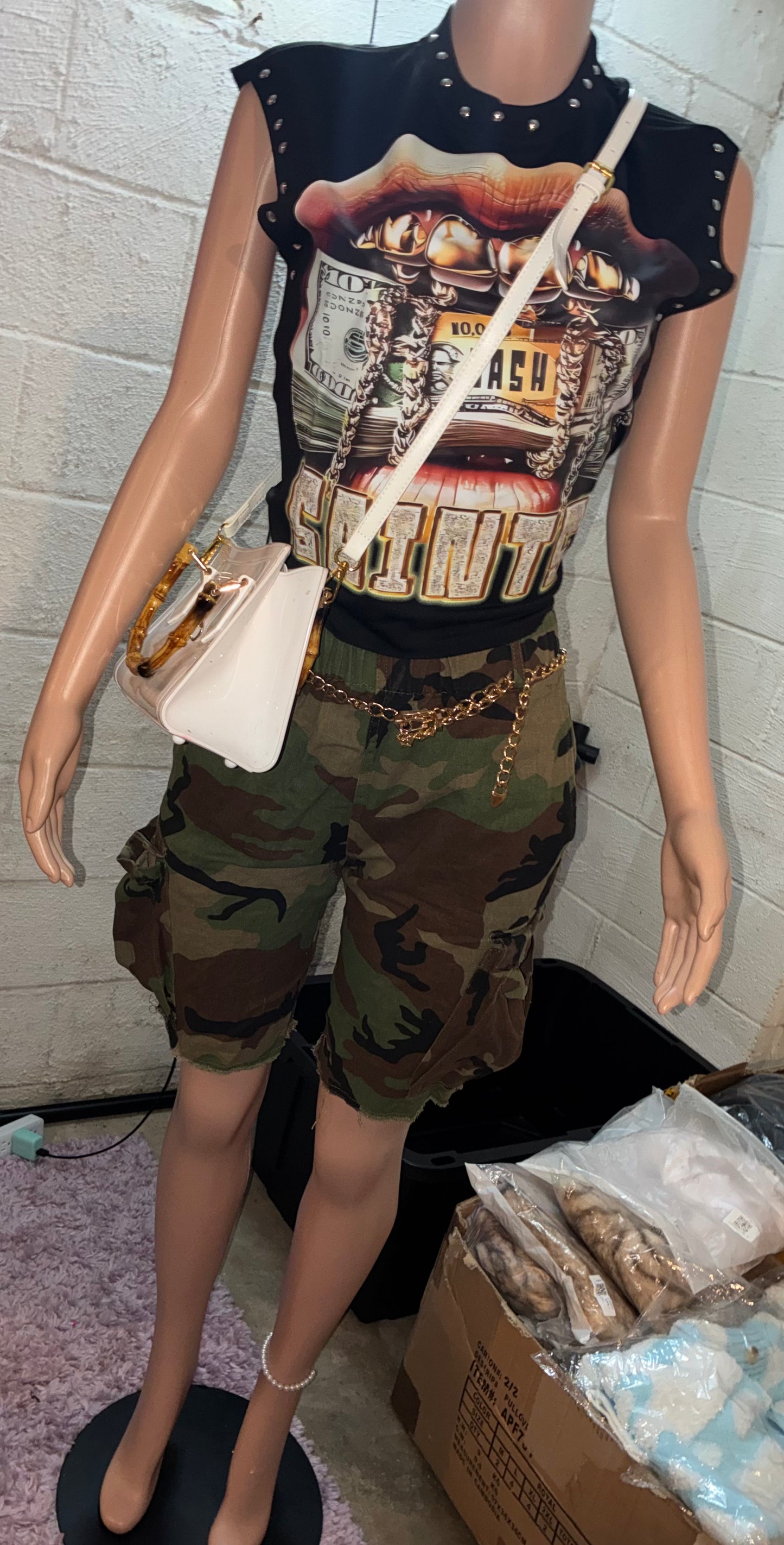 Graphic tee muscle shirt ￼